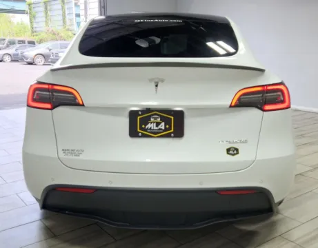 More photos of 2021 Tesla Model Y Performance Dual Motor All-Wheel Drive at Torresdale Ave, PA