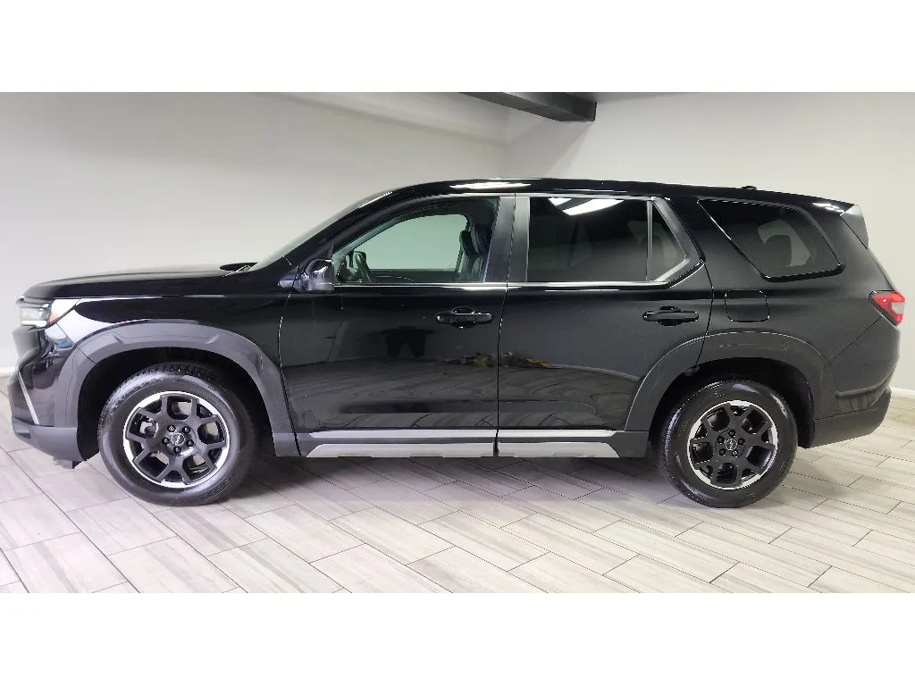 Photos of 2025 Honda Pilot EX-L for sale in Philadelphia, PA at Torresdale Ave