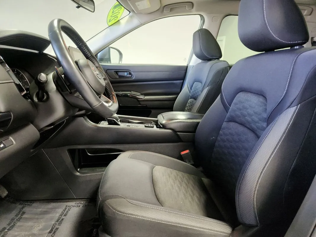 Nissan Pathfinder photo 11