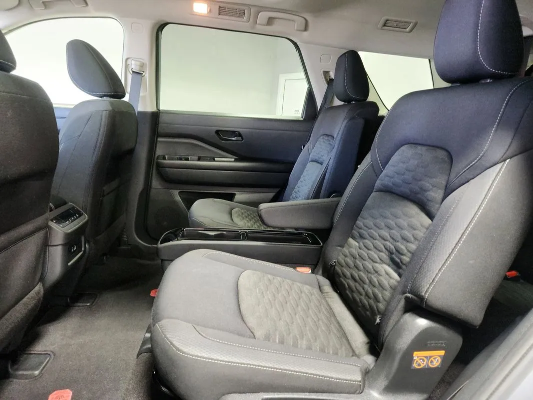 Nissan Pathfinder photo 13