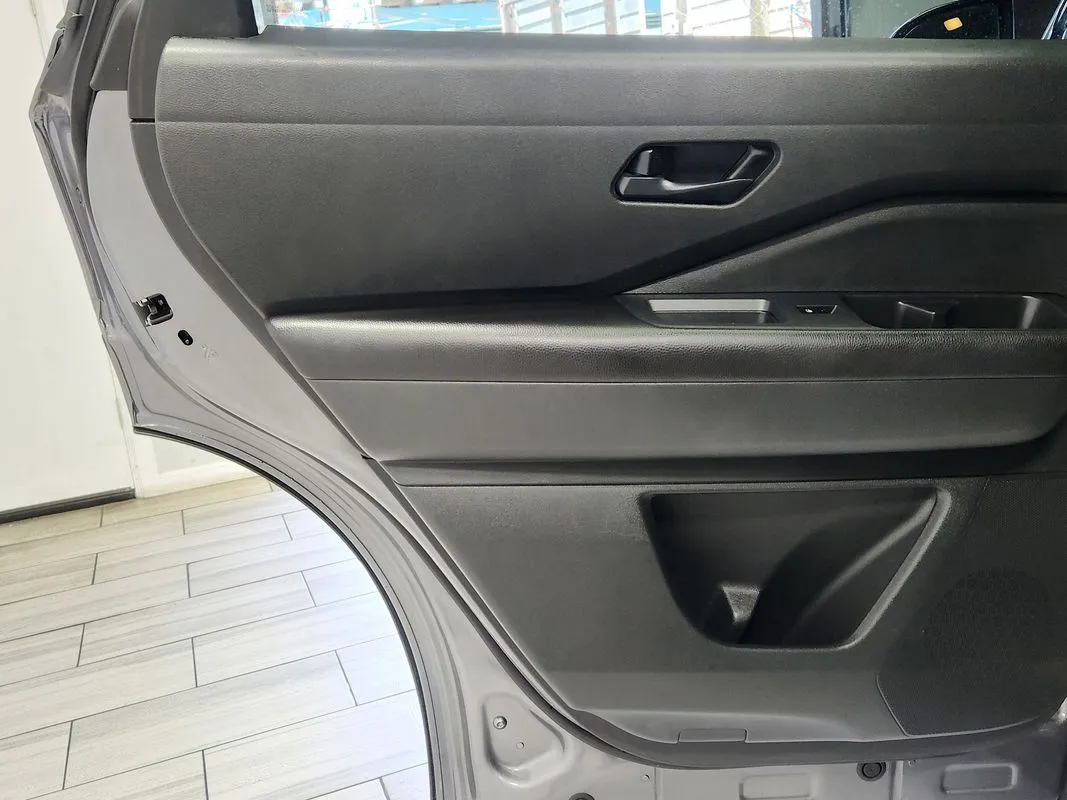 Nissan Pathfinder photo 12