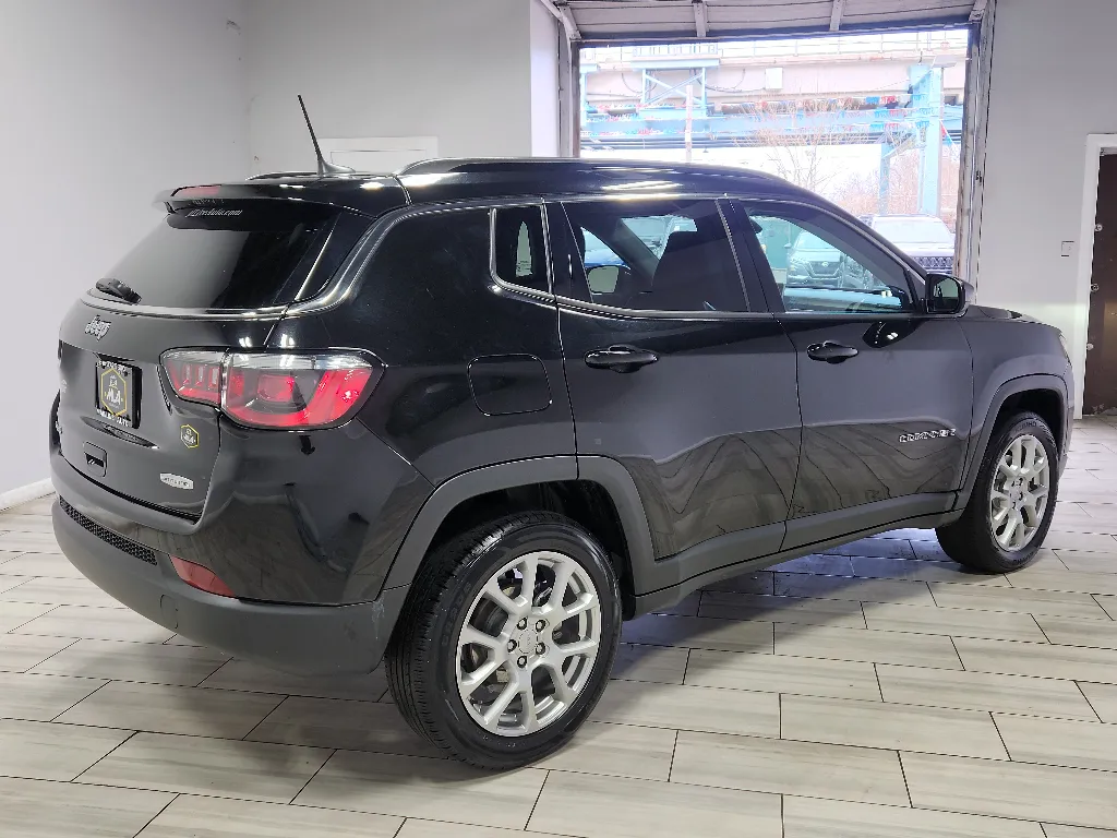 More photos of 2022 Jeep Compass Latitude at Torresdale Ave, PA