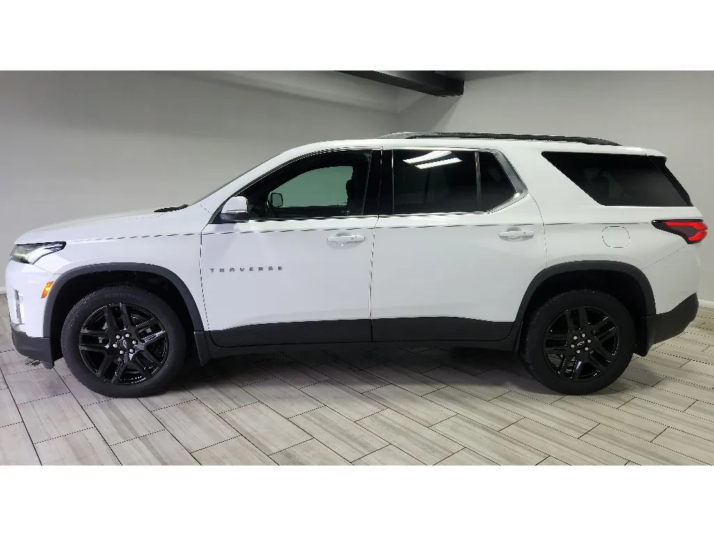 Photos of 2023 Chevrolet Traverse LT Cloth for sale in Philadelphia, PA at Torresdale Ave