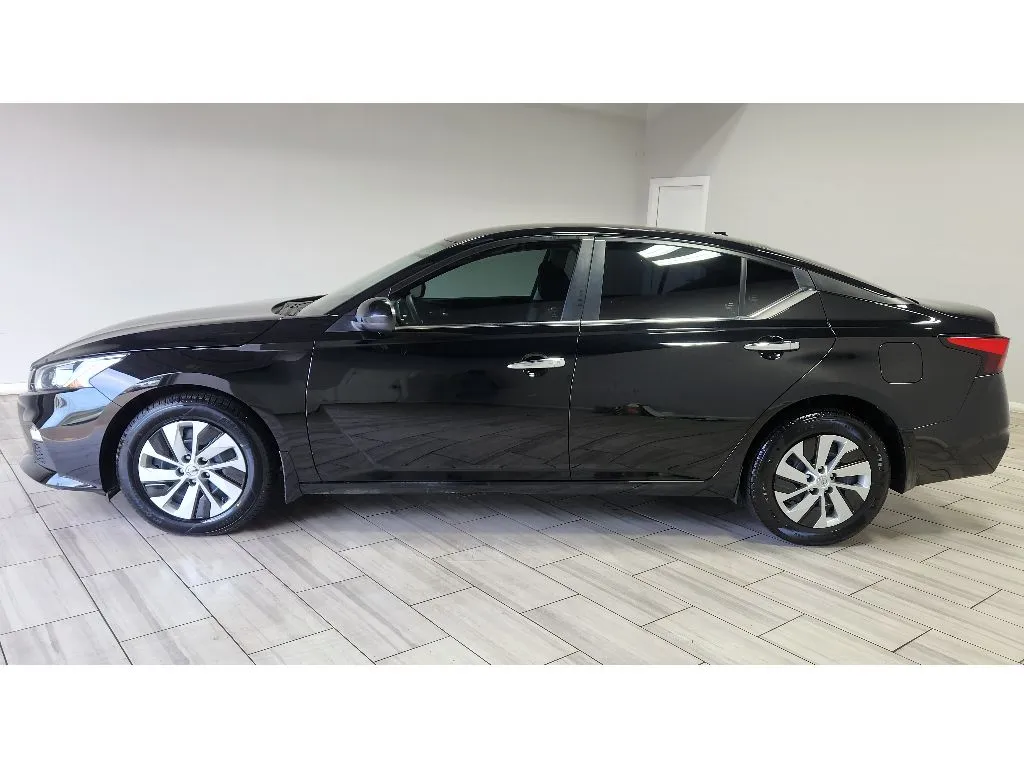 Photos of 2019 Nissan Altima 2.5 S for sale in Philadelphia, PA at Torresdale Ave