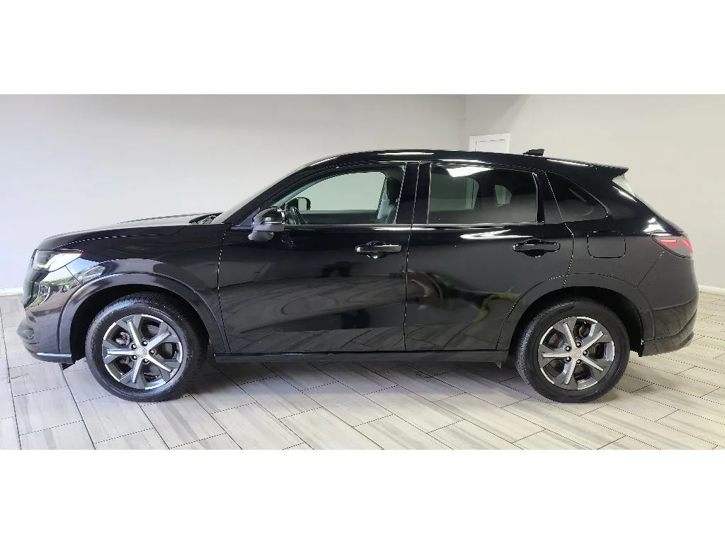 Photos of 2025 Honda HR-V EX-L for sale in Philadelphia, PA at Torresdale Ave