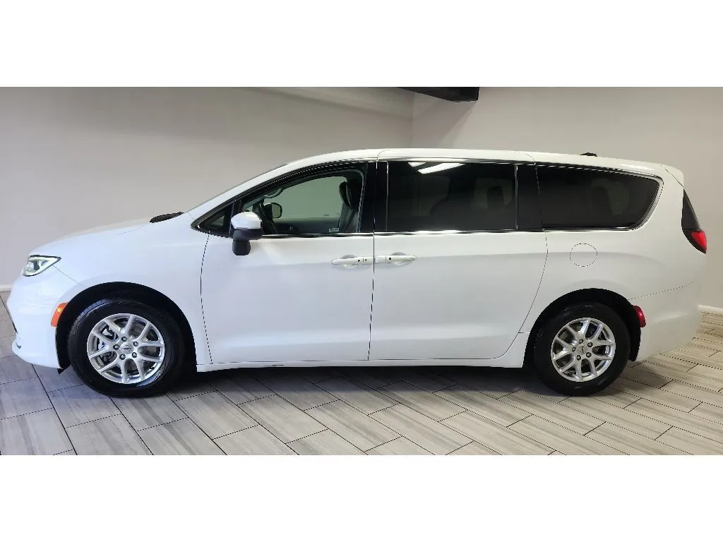 Photos of 2023 Chrysler Pacifica Touring L for sale in Philadelphia, PA at Torresdale Ave