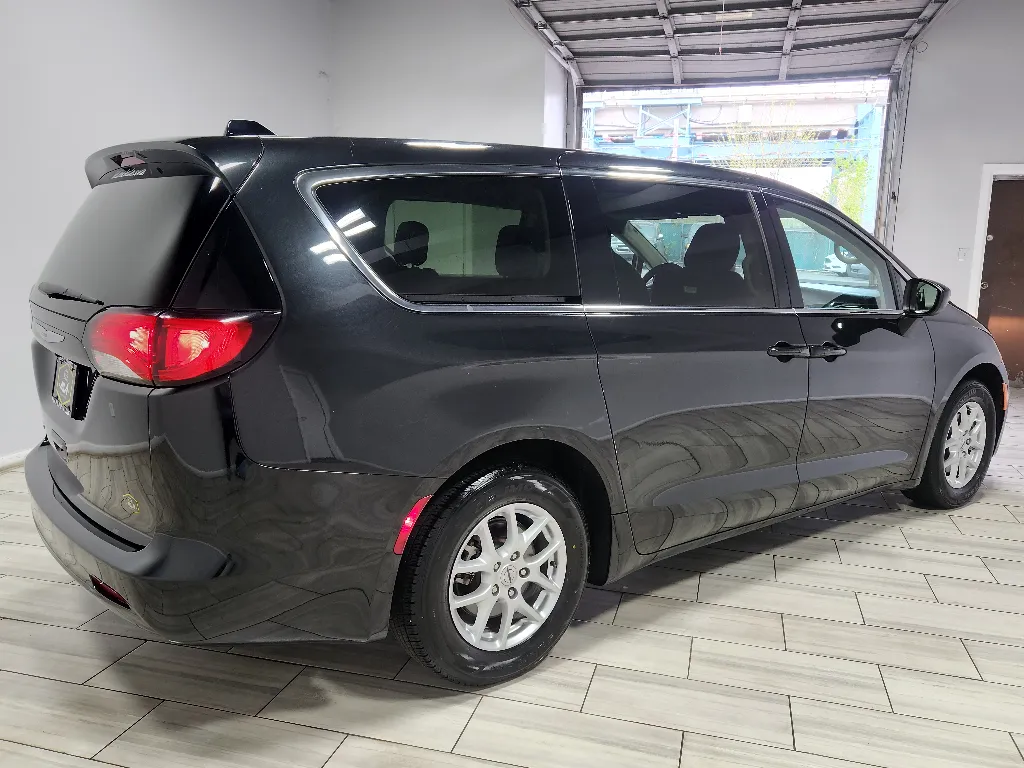 More photos of 2023 Chrysler Voyager LX at Torresdale Ave, PA