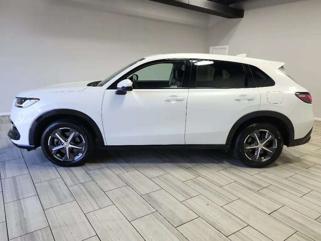 Photos of 2024 Honda HR-V EX-L for sale in Philadelphia, PA at Torresdale Ave