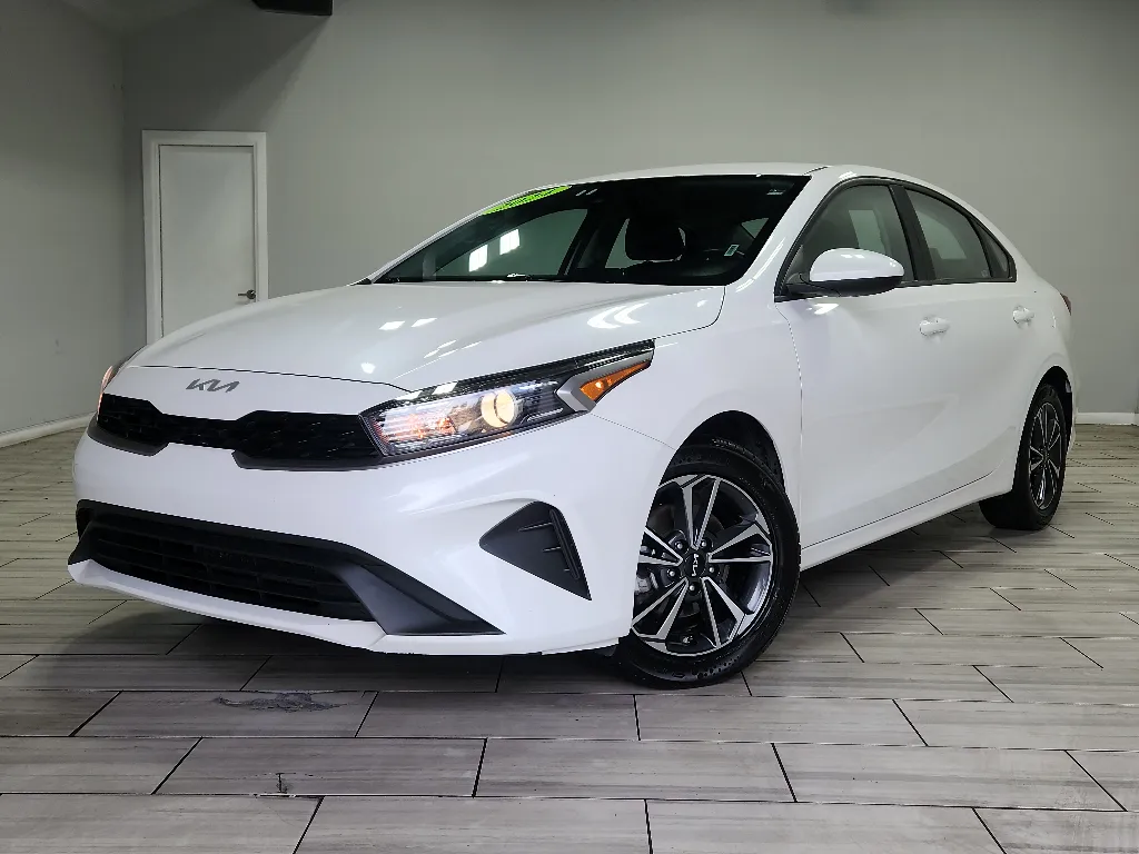 White 2024 Kia Forte LXS for sale in Philadelphia, PA