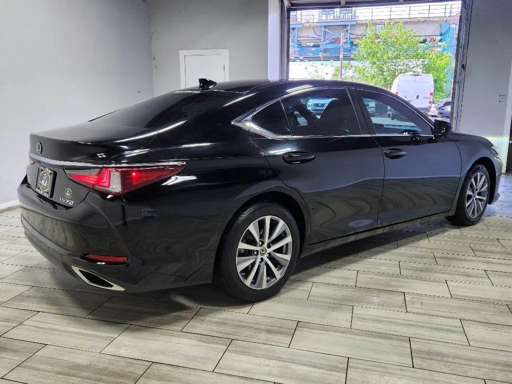 More photos of 2019 Lexus ES 350 at Torresdale Ave, PA