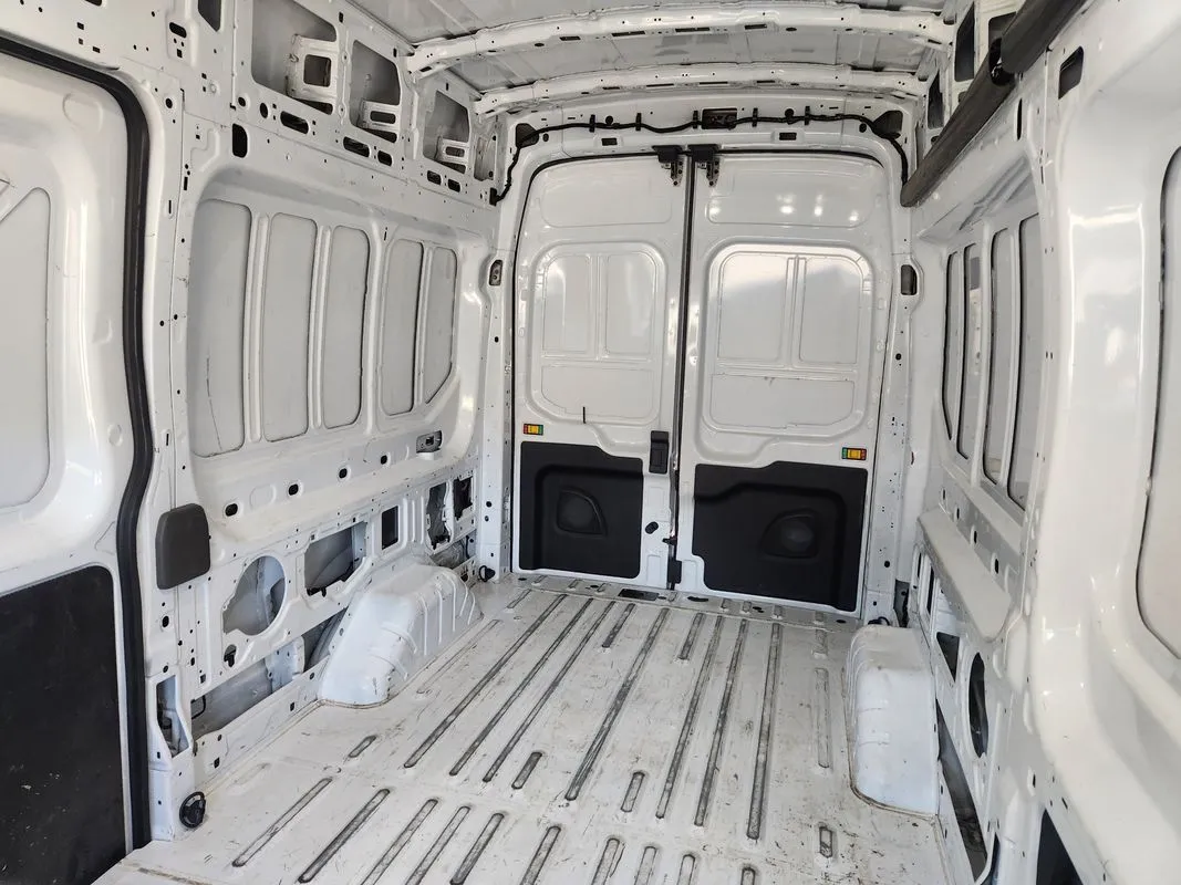 Ford Transit-250 photo 9