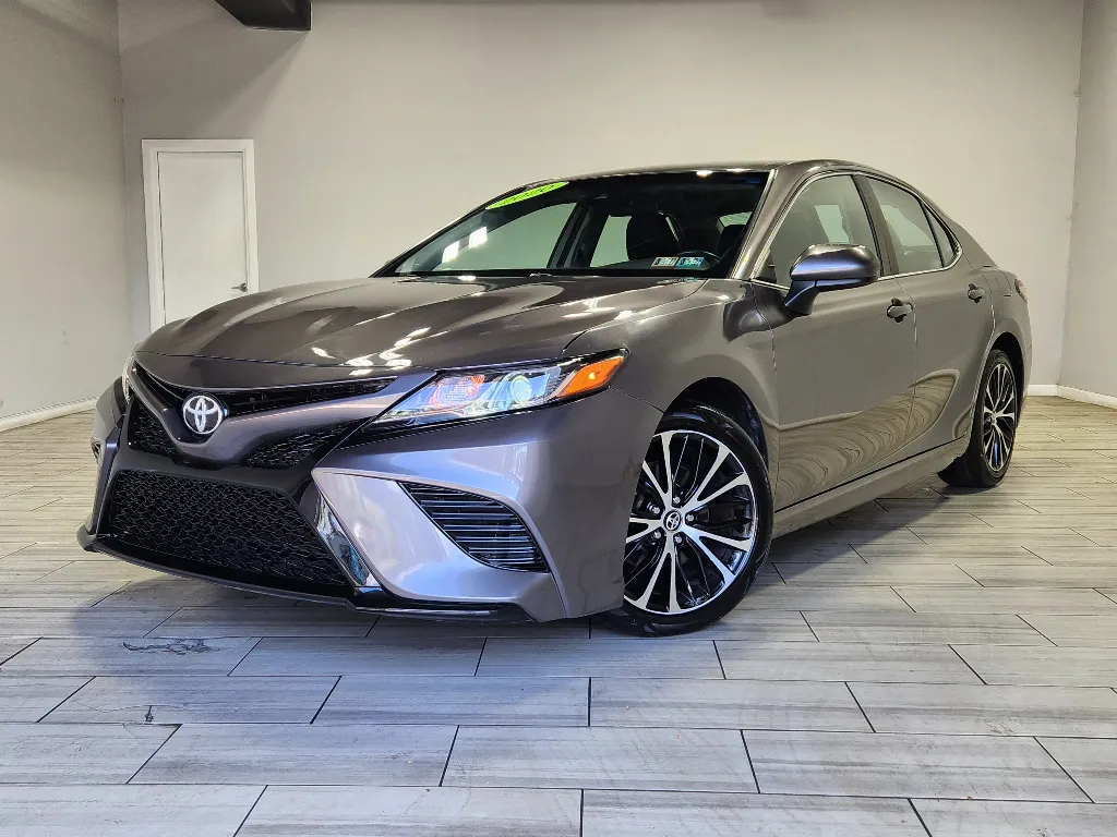 Gray 2020 Toyota Camry SE for sale in Philadelphia, PA