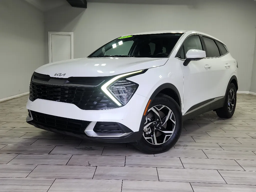 White 2024 Kia Sportage LX for sale in Philadelphia, PA