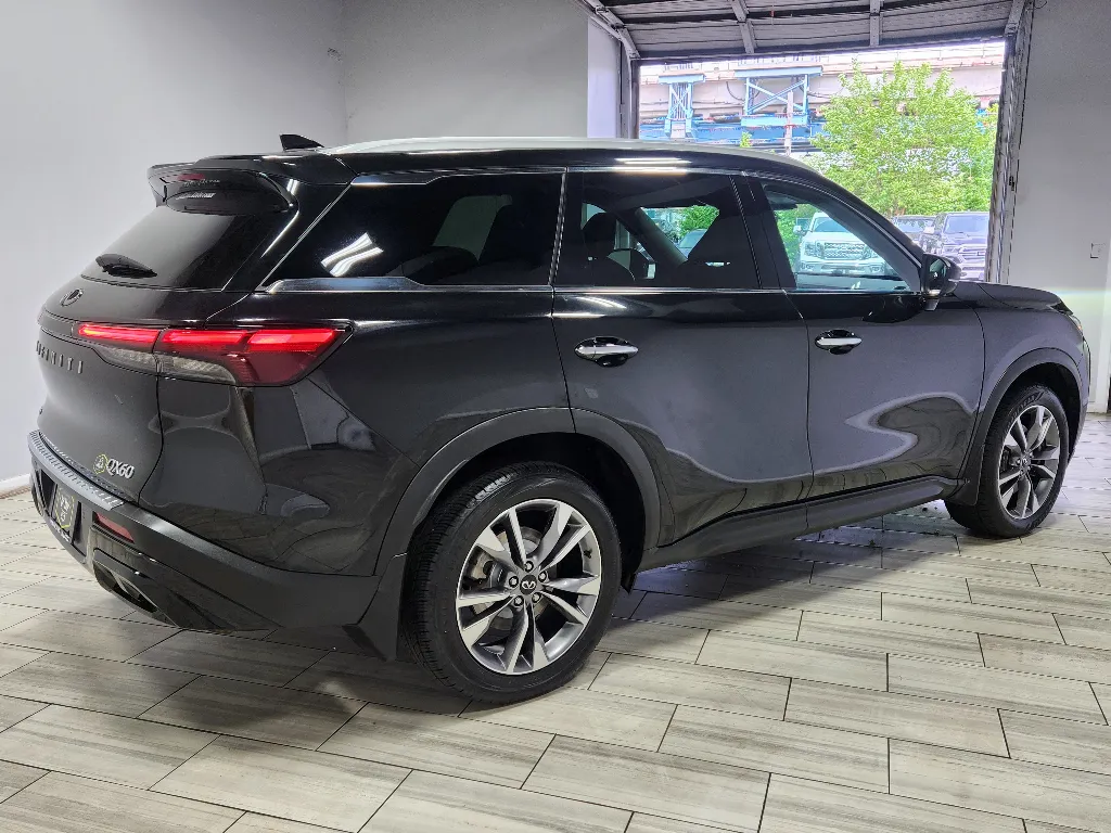 More photos of 2023 INFINITI QX60 LUXE at Torresdale Ave, PA