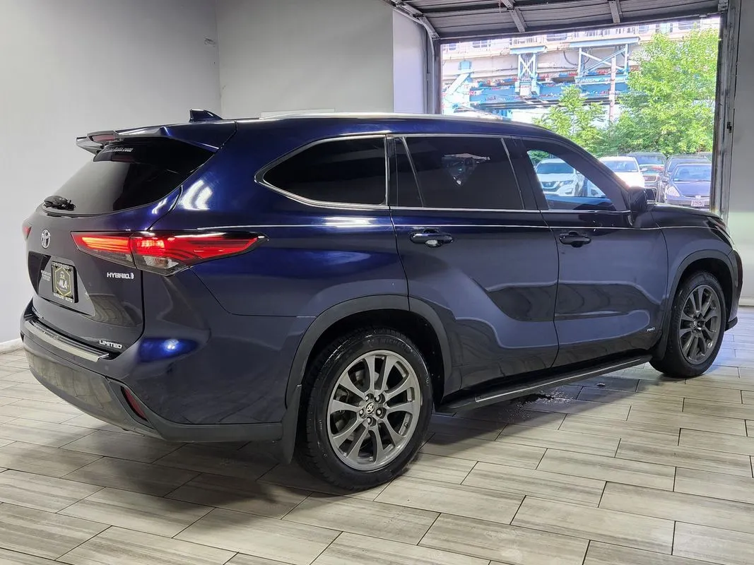 More photos of 2022 Toyota Highlander Hybrid Limited at Torresdale Ave, PA