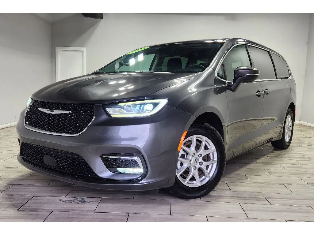 Gray 2023 Chrysler Pacifica Touring L for sale in Philadelphia, PA