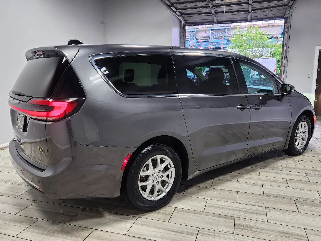 More photos of 2023 Chrysler Pacifica Touring L at Torresdale Ave, PA