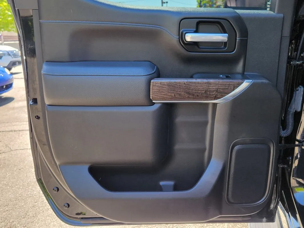 GMC Sierra photo 12