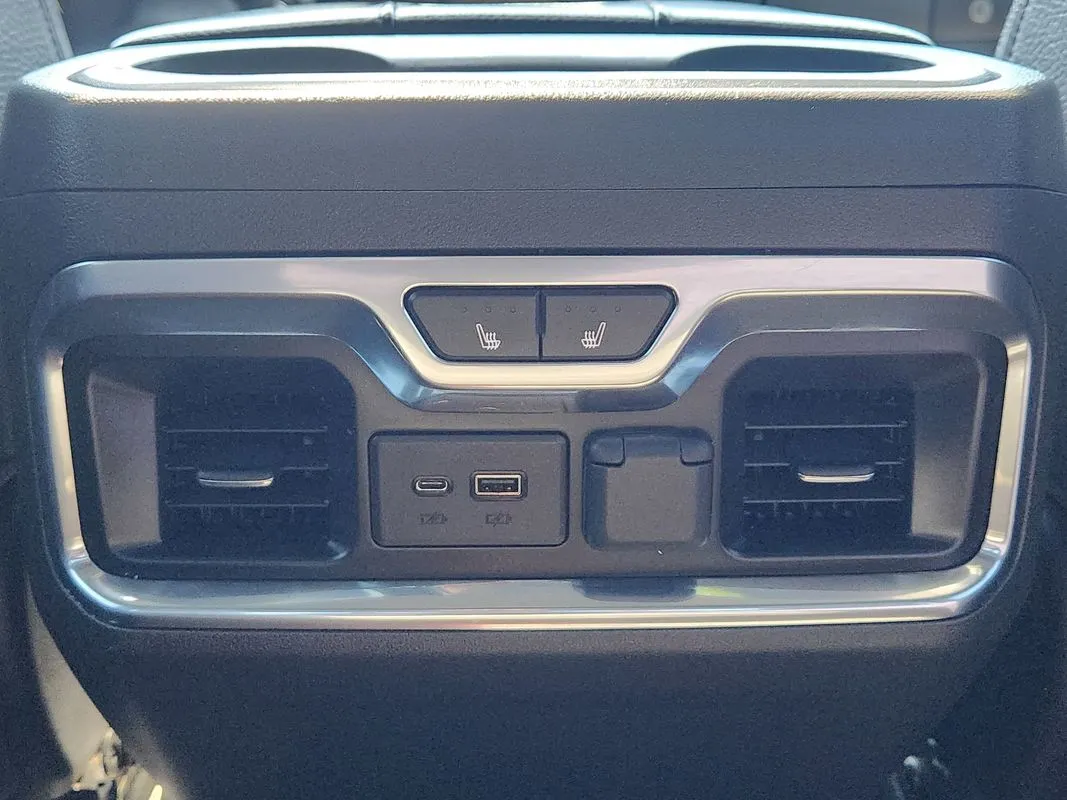GMC Sierra photo 14