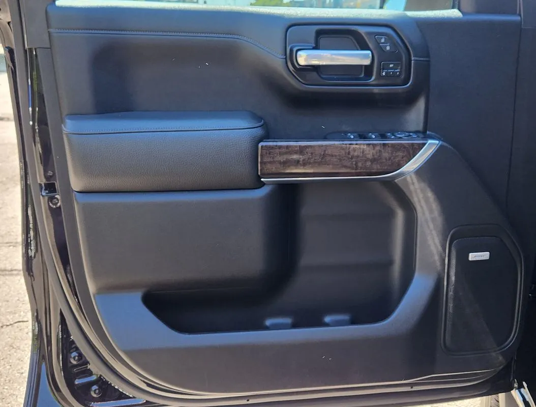 GMC Sierra photo 10
