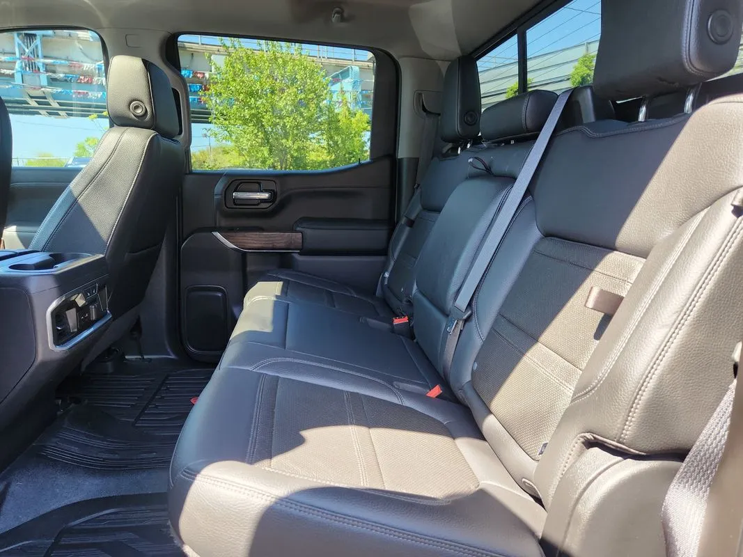 GMC Sierra photo 13