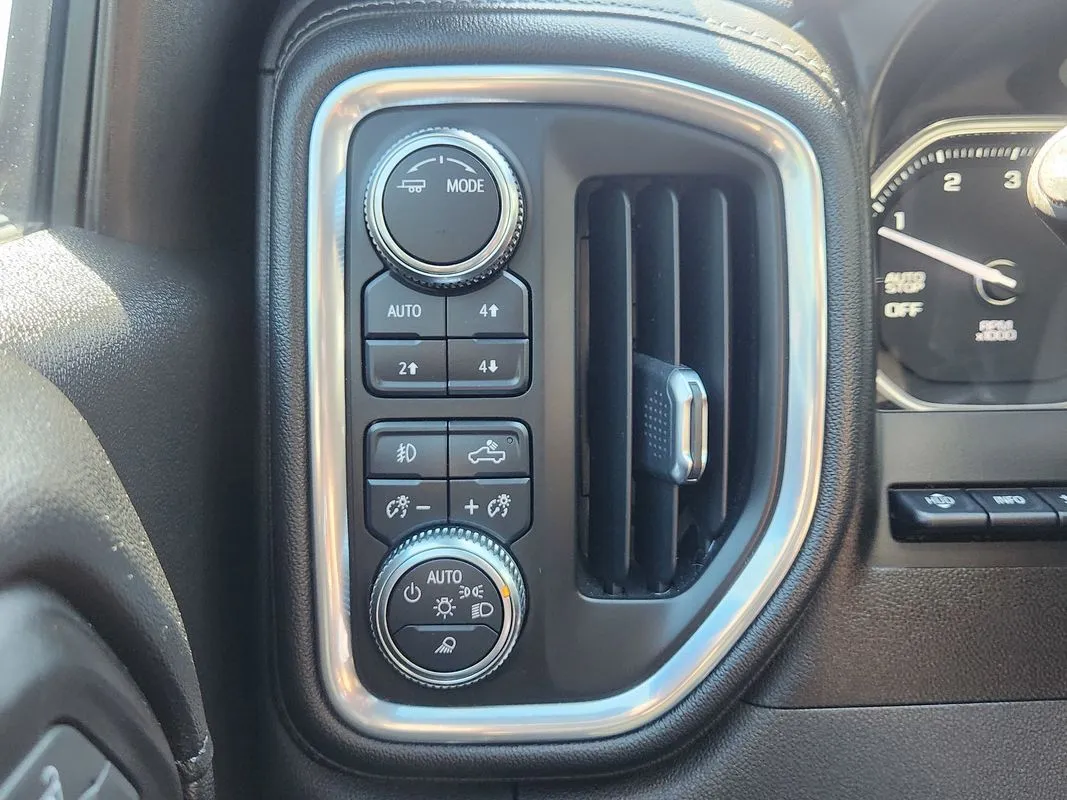 GMC Sierra photo 18