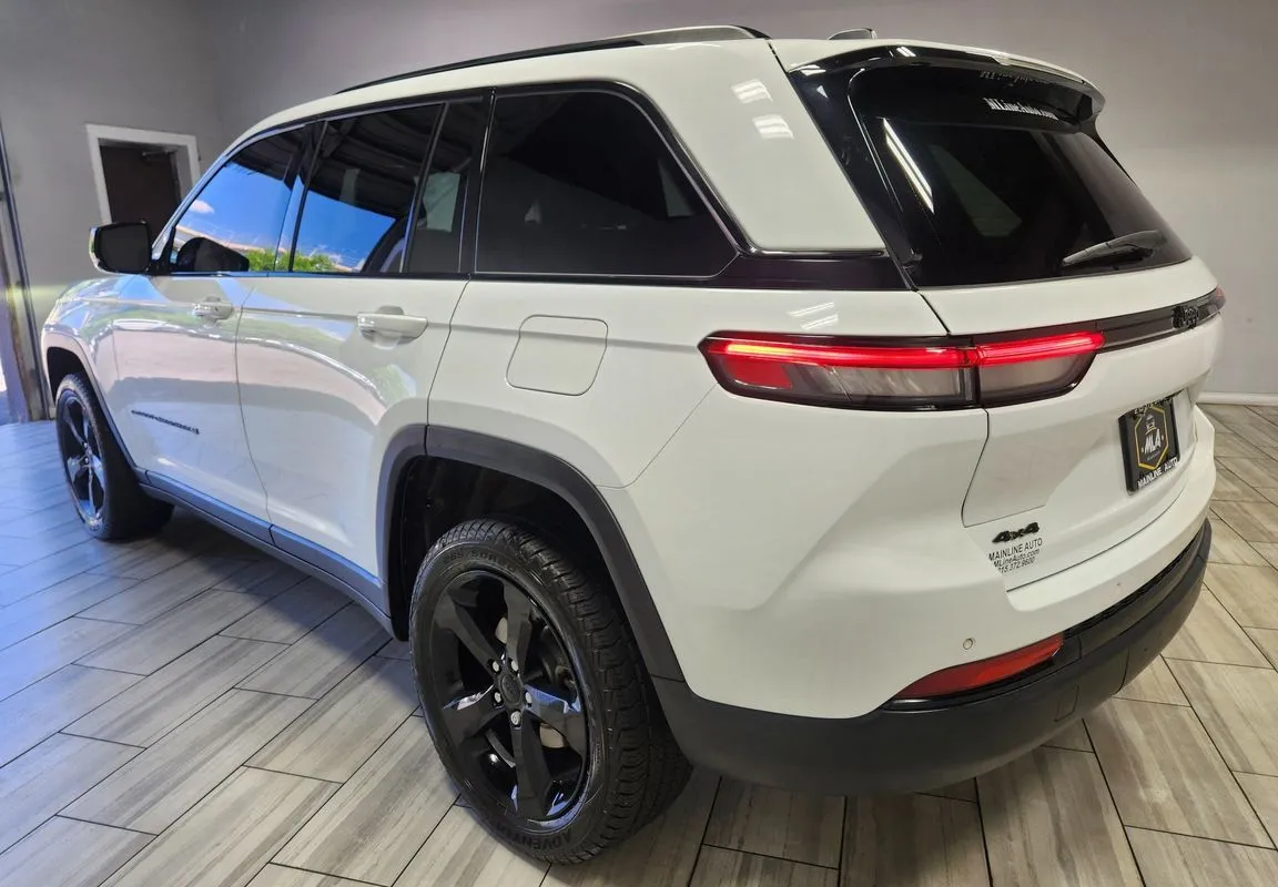 Another view of 2023 Jeep Grand Cherokee Altitude 4x4 for sale in Philadelphia, PA at Torresdale Ave