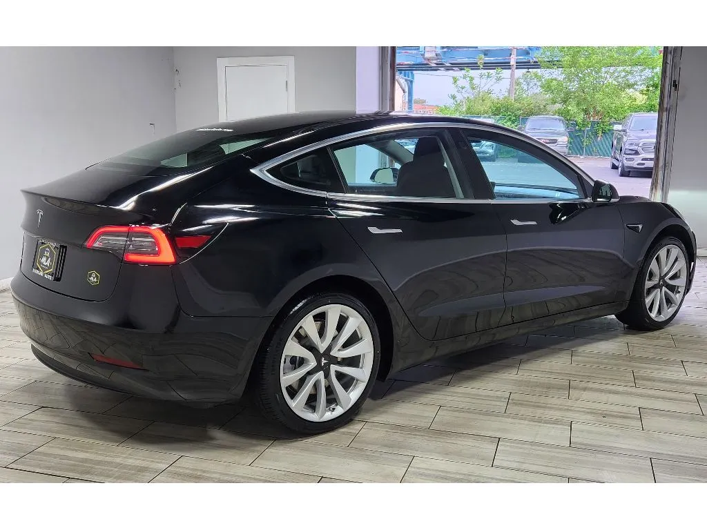 More photos of 2018 Tesla Model 3 Mid Range Battery at Torresdale Ave, PA