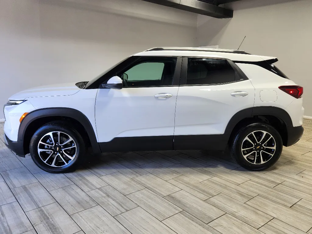 Photos of 2025 Chevrolet TrailBlazer LT for sale in Philadelphia, PA at Torresdale Ave