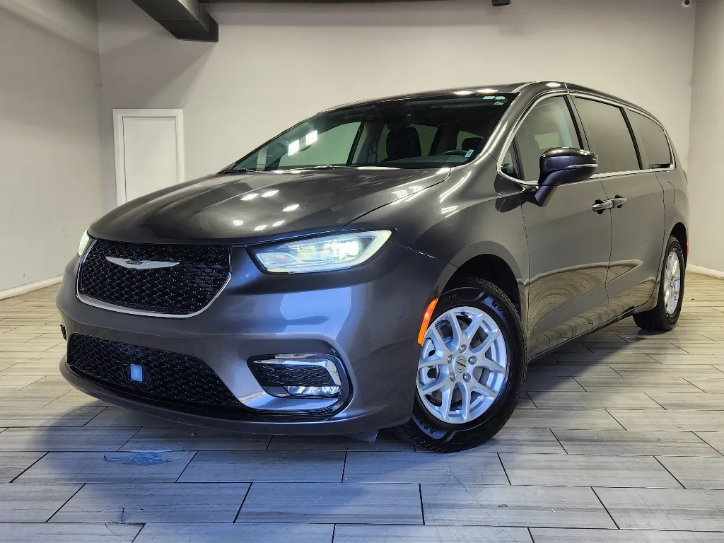 Gray 2023 Chrysler Pacifica Touring L for sale in Philadelphia, PA