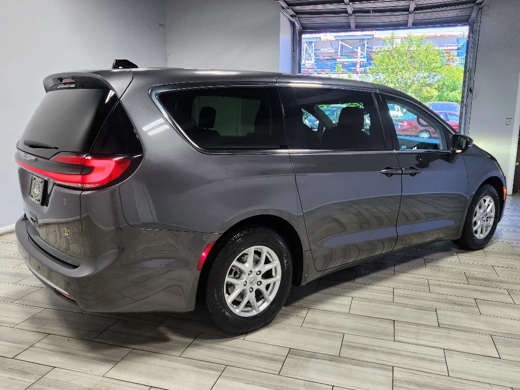 More photos of 2023 Chrysler Pacifica Touring L at Torresdale Ave, PA