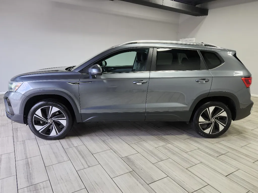Photos of 2023 Volkswagen Taos SE for sale in Philadelphia, PA at Torresdale Ave