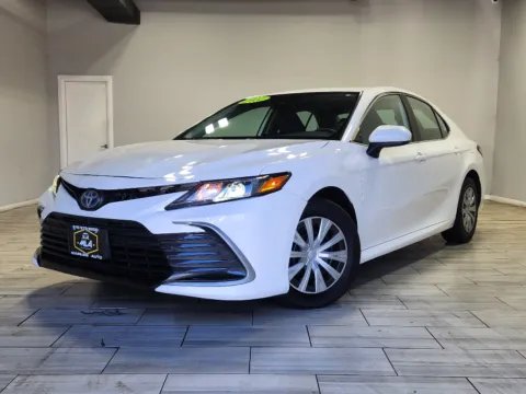 White 2022 Toyota Camry Hybrid Hybrid LE for sale in Philadelphia, PA