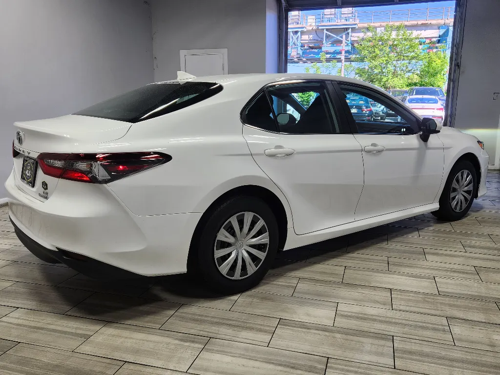 More photos of 2022 Toyota Camry Hybrid Hybrid LE at Torresdale Ave, PA