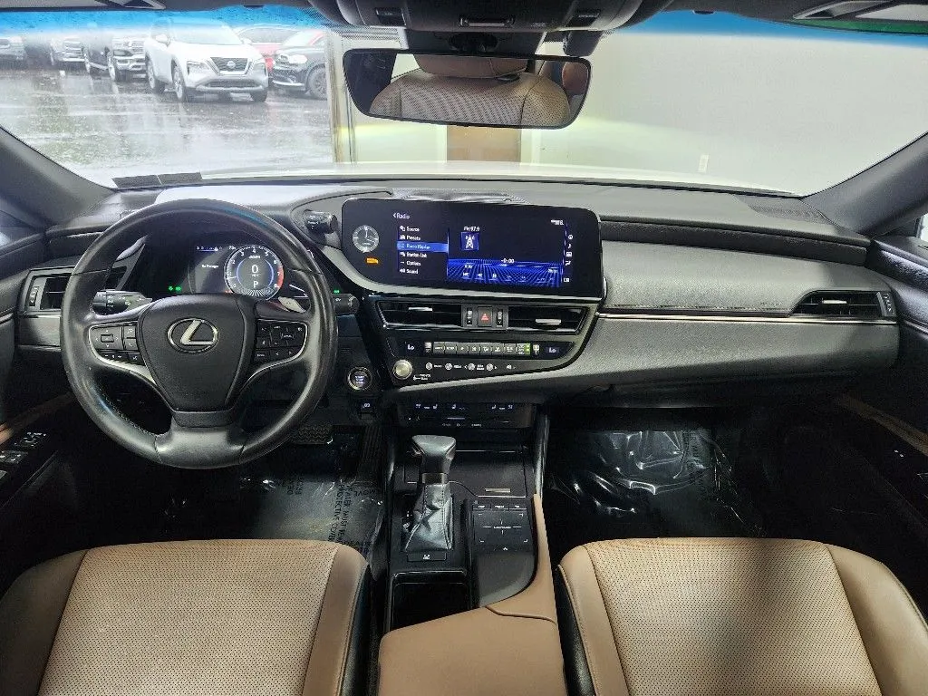 Lexus ES photo 16