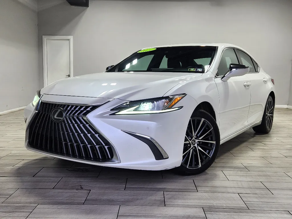 2022 Lexus ES 350 350's photo