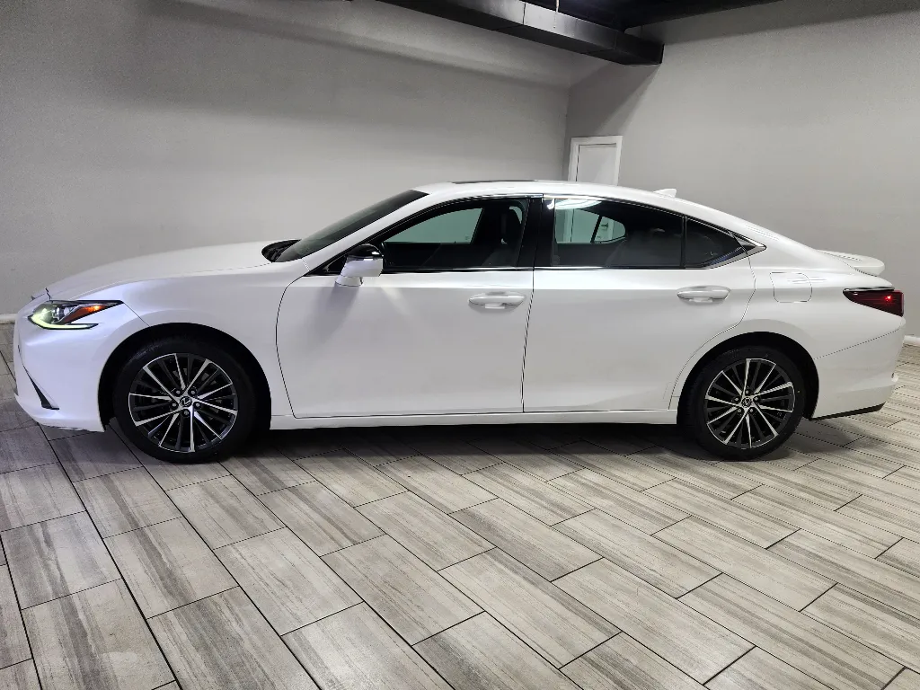 Photos of 2022 Lexus ES 350 for sale in Philadelphia, PA at Torresdale Ave