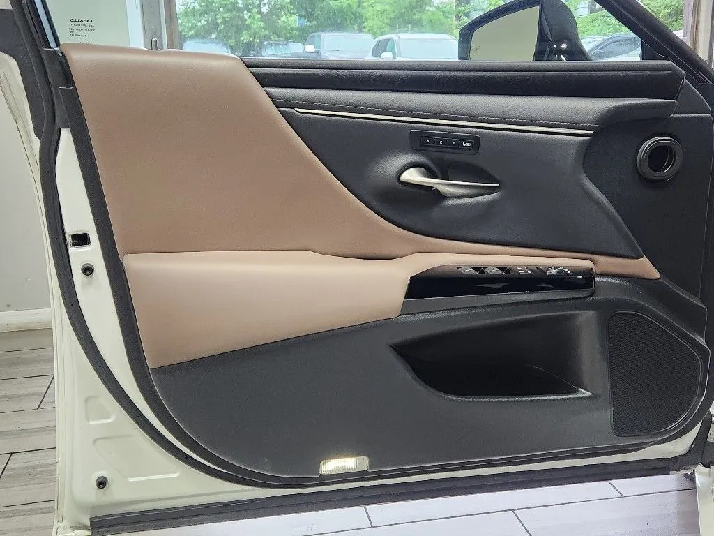 Lexus ES photo 10