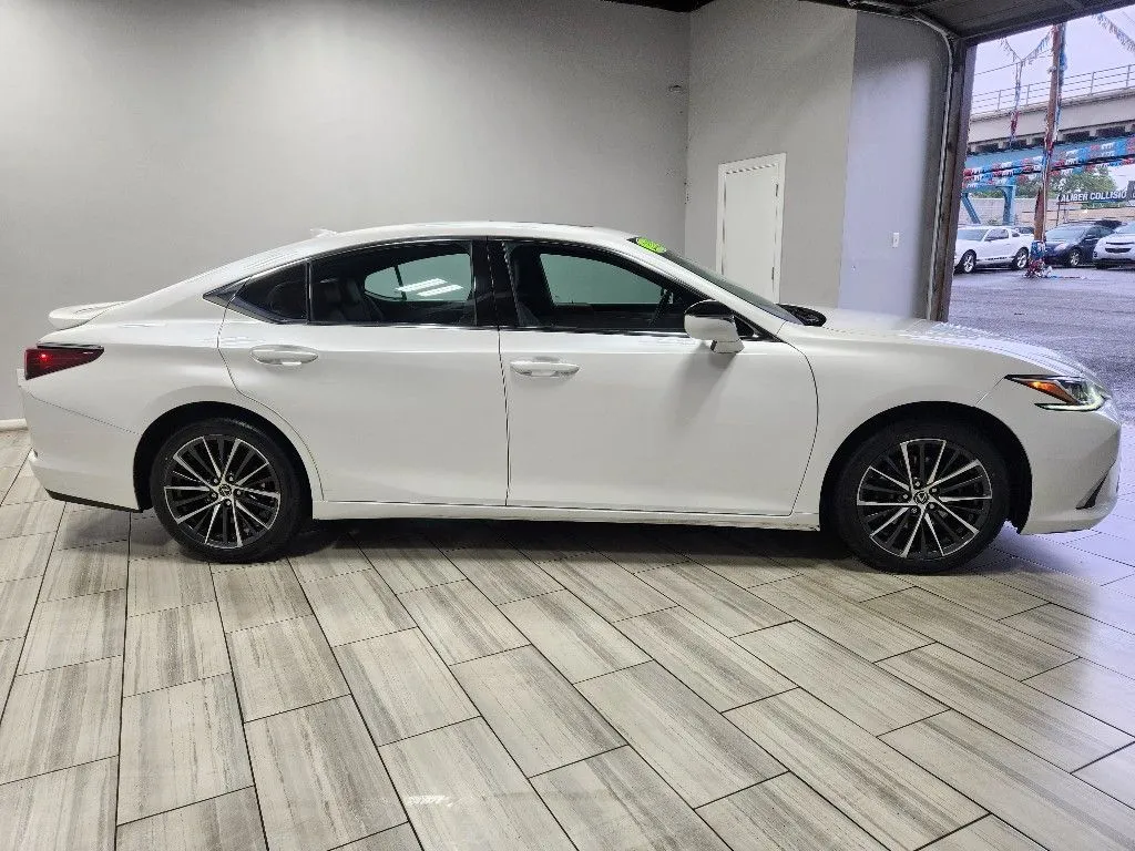 Lexus ES photo 6