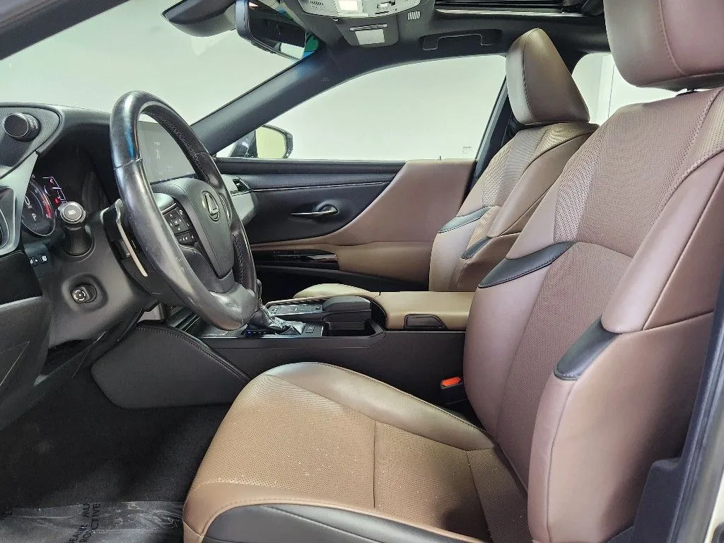 Lexus ES photo 11