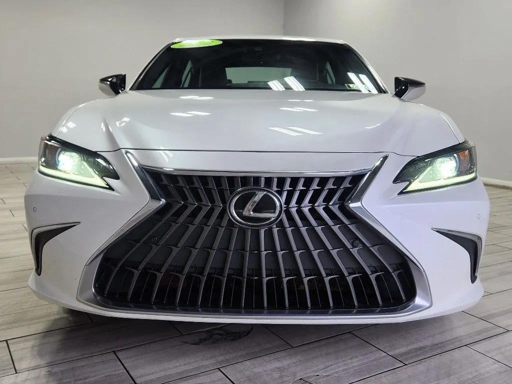 Lexus ES photo 8