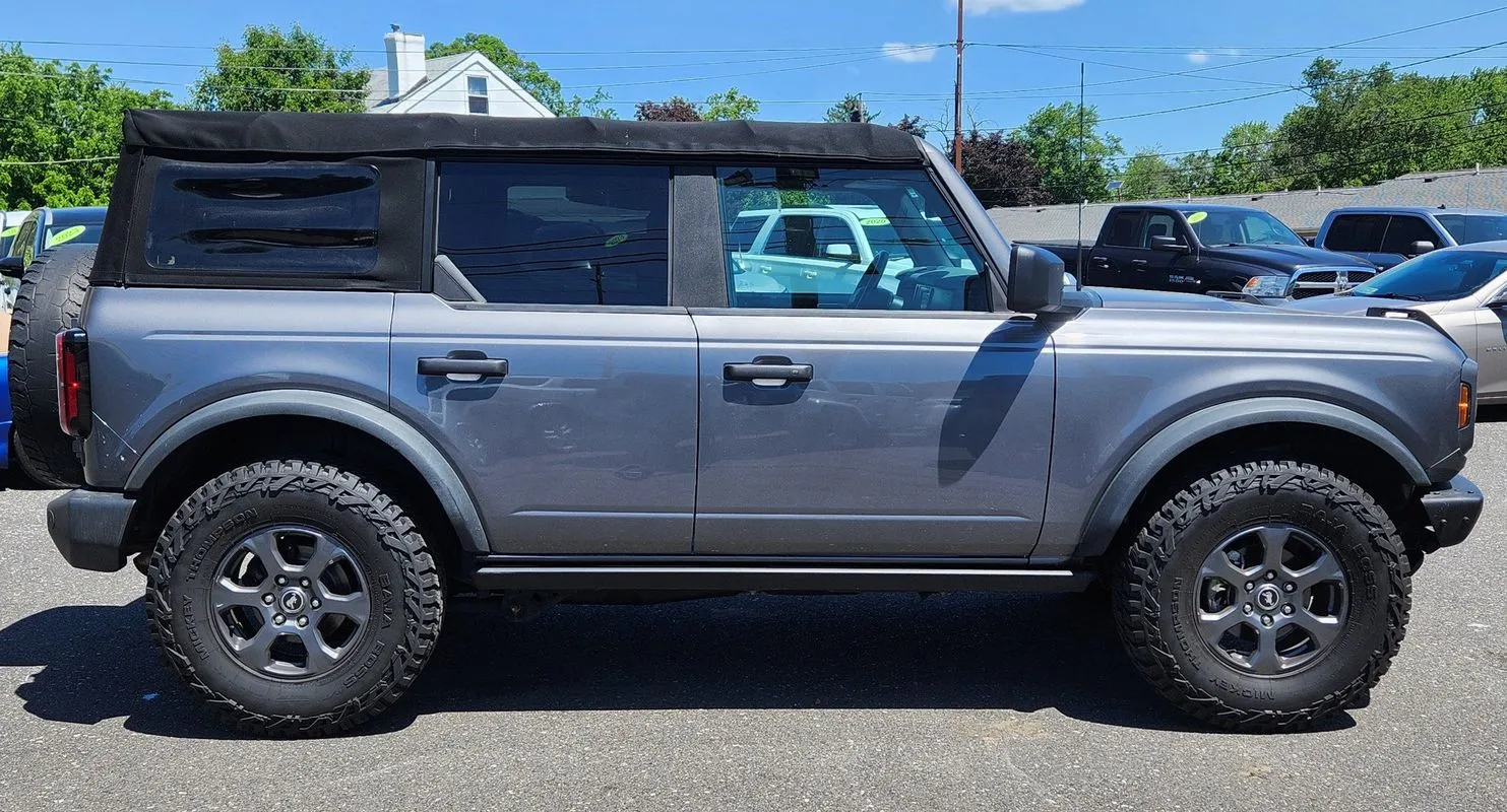 Ford Bronco photo 6