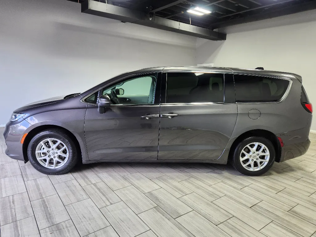 Photos of 2023 Chrysler Pacifica Touring L for sale in Philadelphia, PA at Torresdale Ave