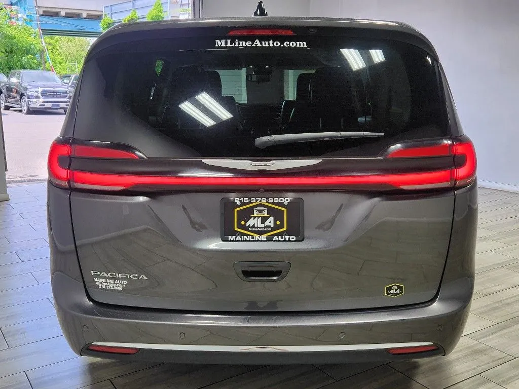 More photos of 2023 Chrysler Pacifica Touring L at Torresdale Ave, PA