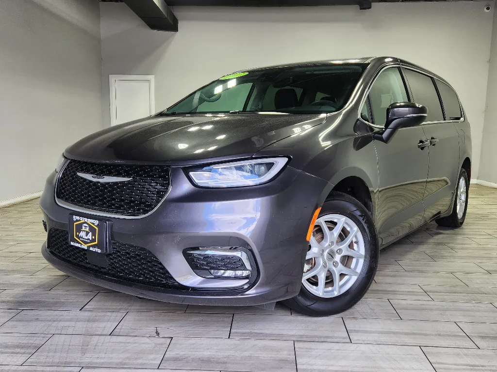 Gray 2023 Chrysler Pacifica Touring L for sale in Philadelphia, PA