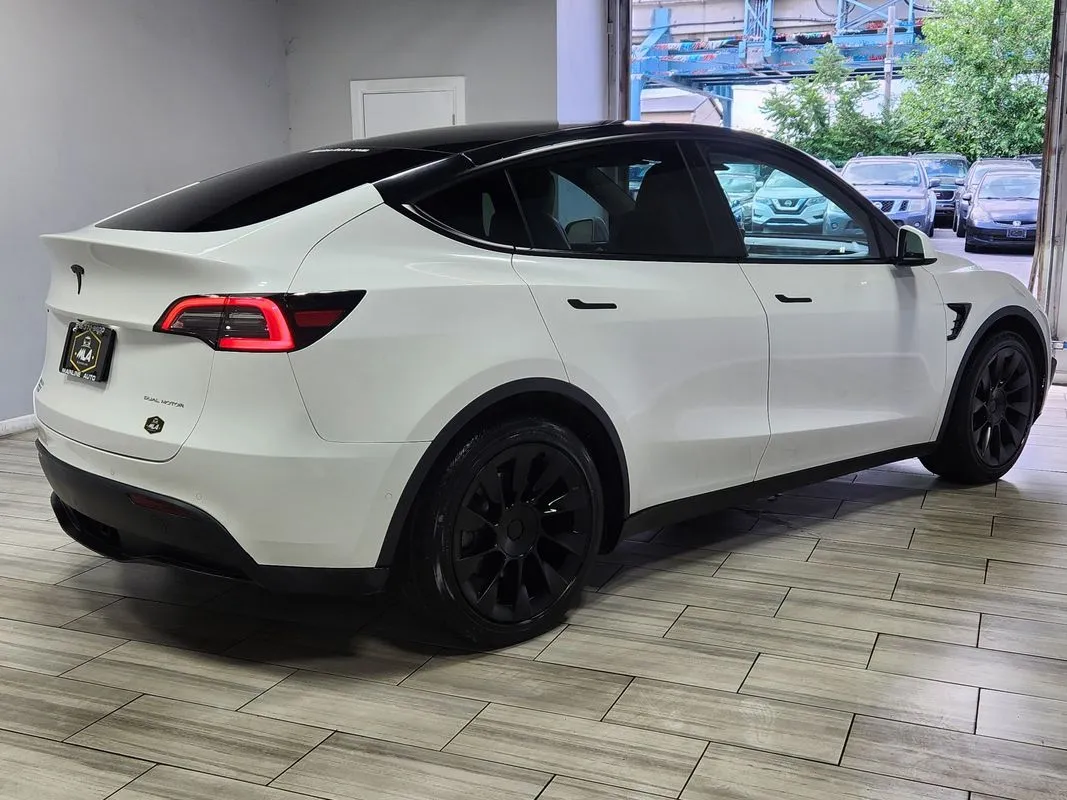 More photos of 2021 Tesla Model Y Long Range Dual Motor All-Wheel Drive at Torresdale Ave, PA