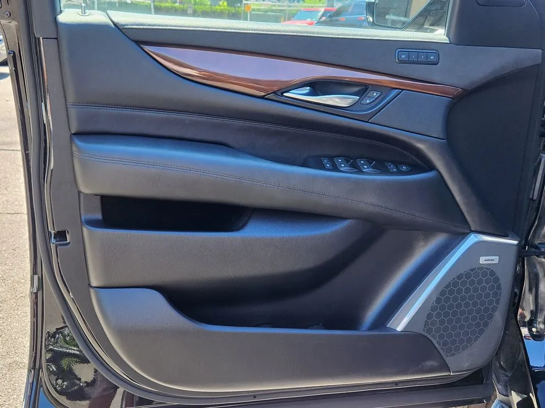 Cadillac Escalade photo 10