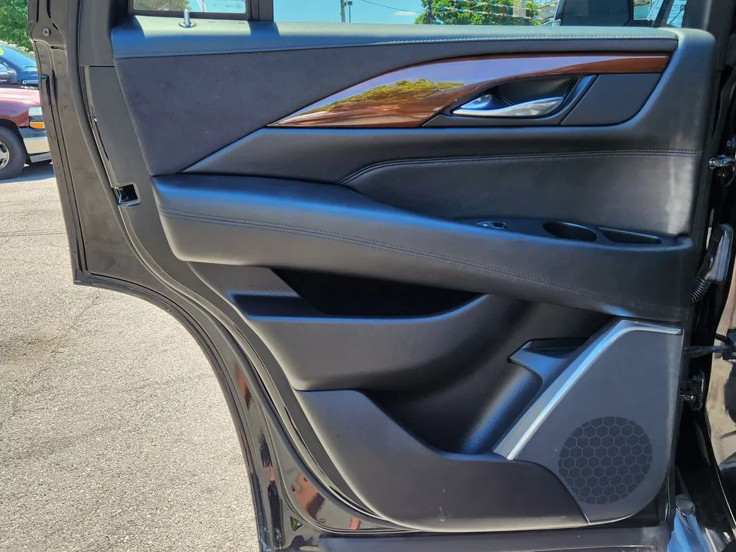 Cadillac Escalade photo 12