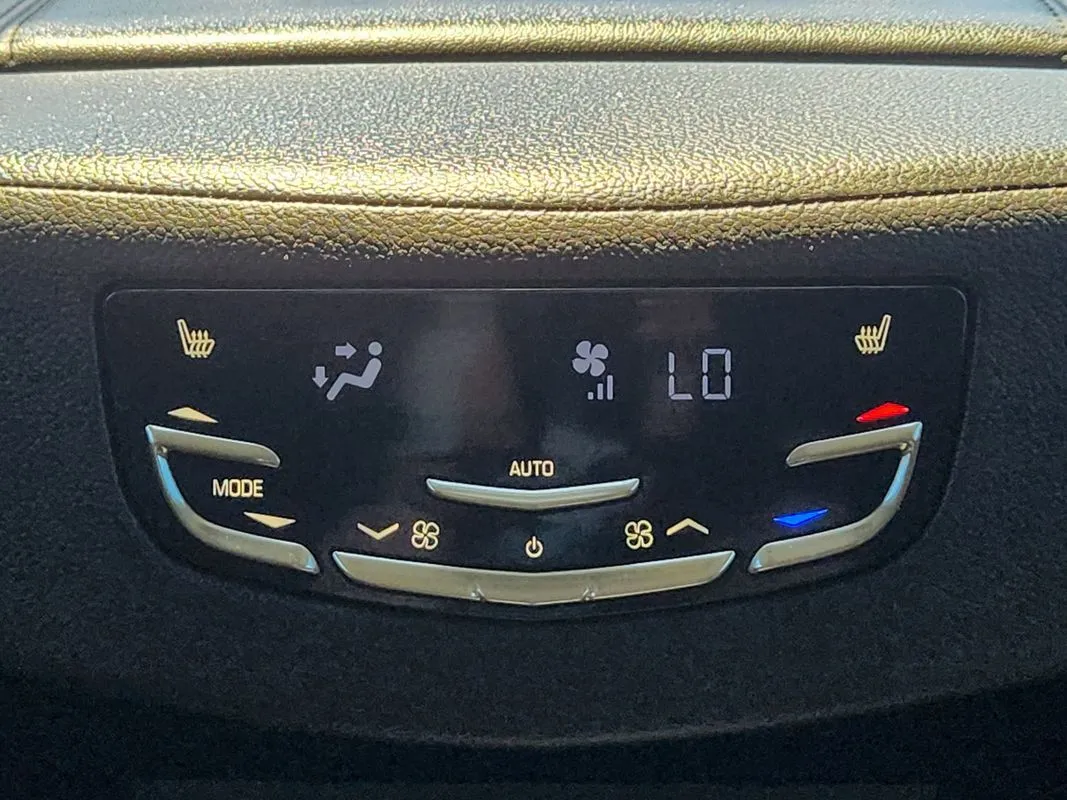 Cadillac Escalade photo 17