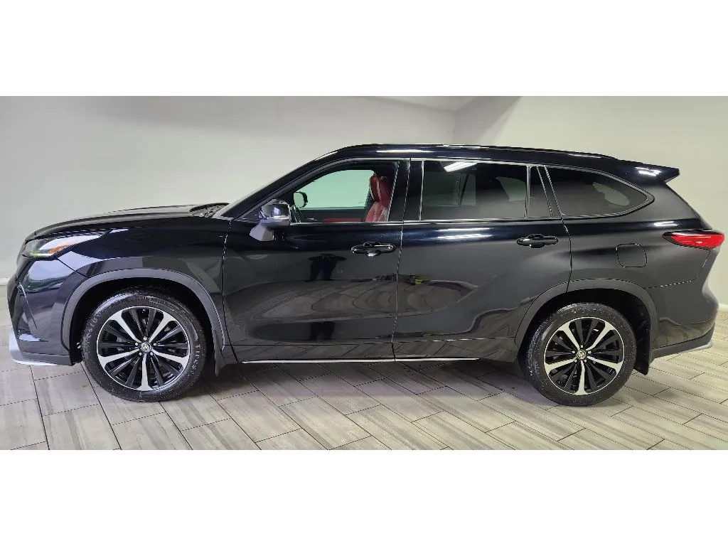 Photos of 2021 Toyota Highlander XSE for sale in Philadelphia, PA at Torresdale Ave